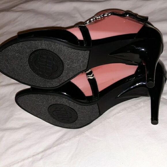 Dana Buchman Danica Zebra X Front Sexy Heels‎ 7.5 - Picture 4 of 7